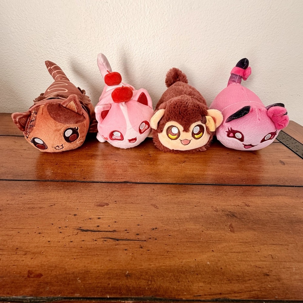 Aphmau Lot, Chocolate, Cherry Cupcake, Monkey, Strawberry, EUC, Plush Cat